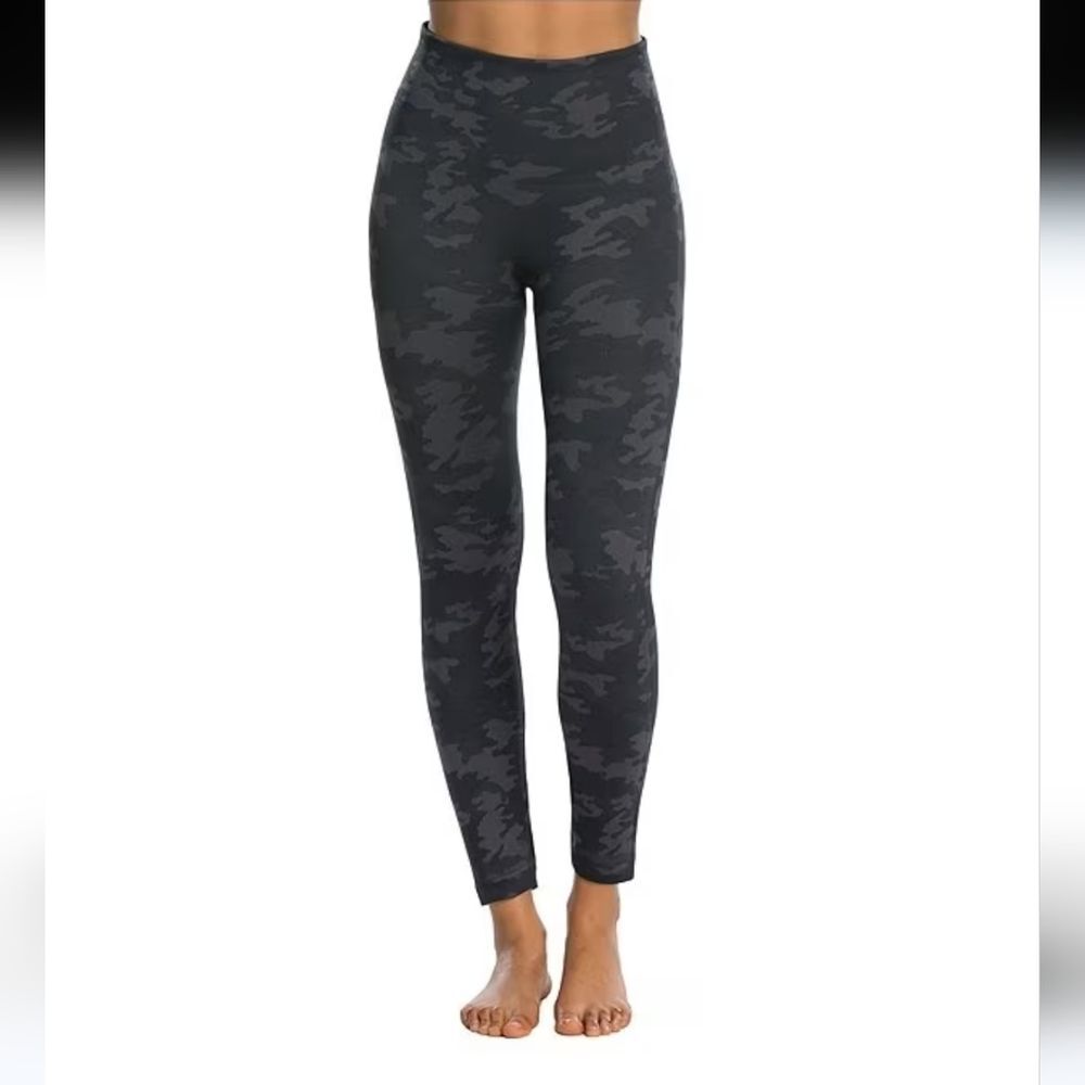 Spanx Seamless Black & Gray Camo Leggings Size M